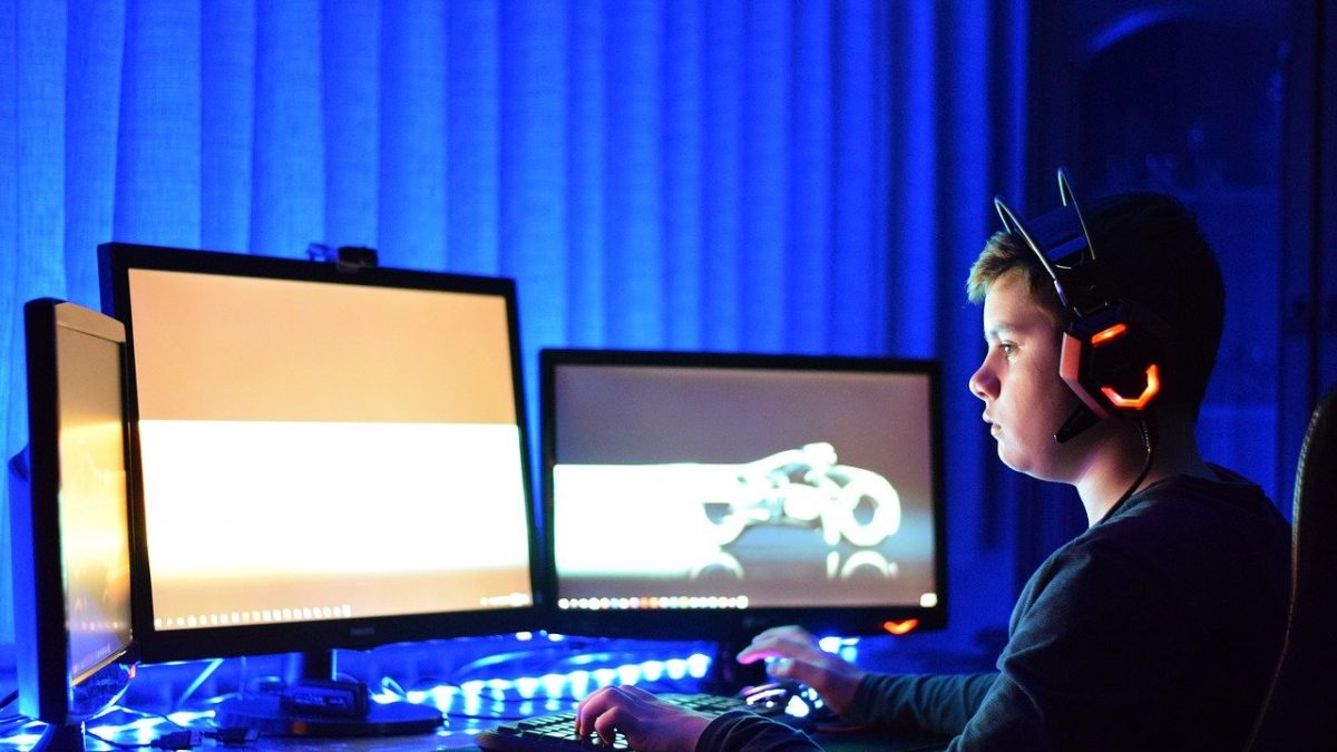 Here are the various benefits of streaming online games to improve your playing skills!