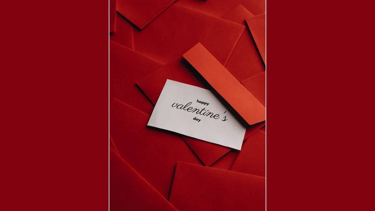 Valentine’s Day Gift Ideas For Stylish Women 2025