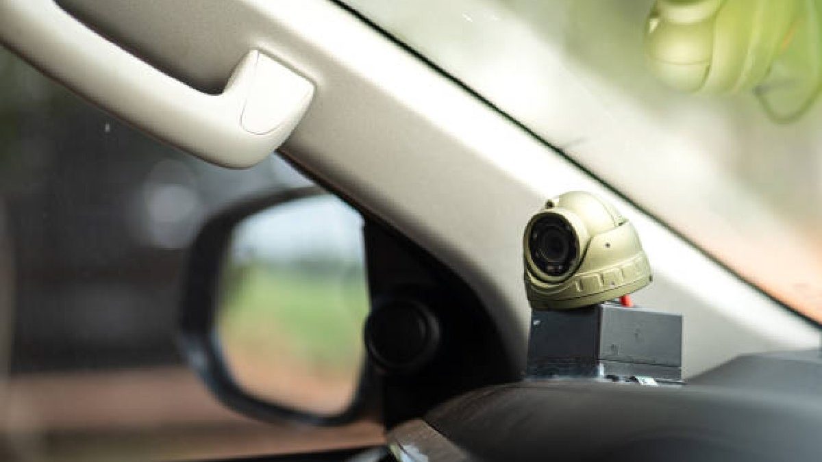 Why Should You Use A Dash Cam To Protect Commercial Vehicle Fleet?