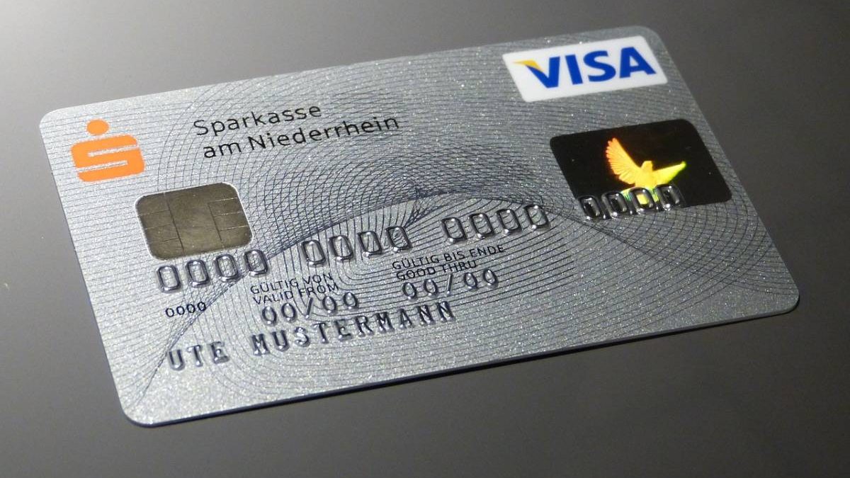 How to protect your credit card: data security tips and recommendations.