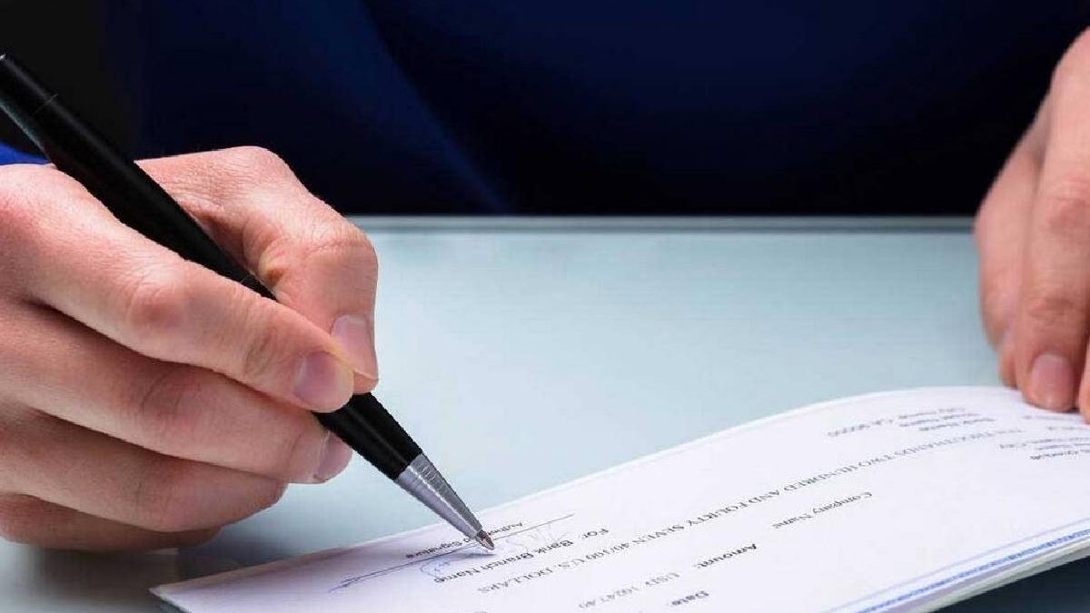 Do Businesses Still Use Checks?