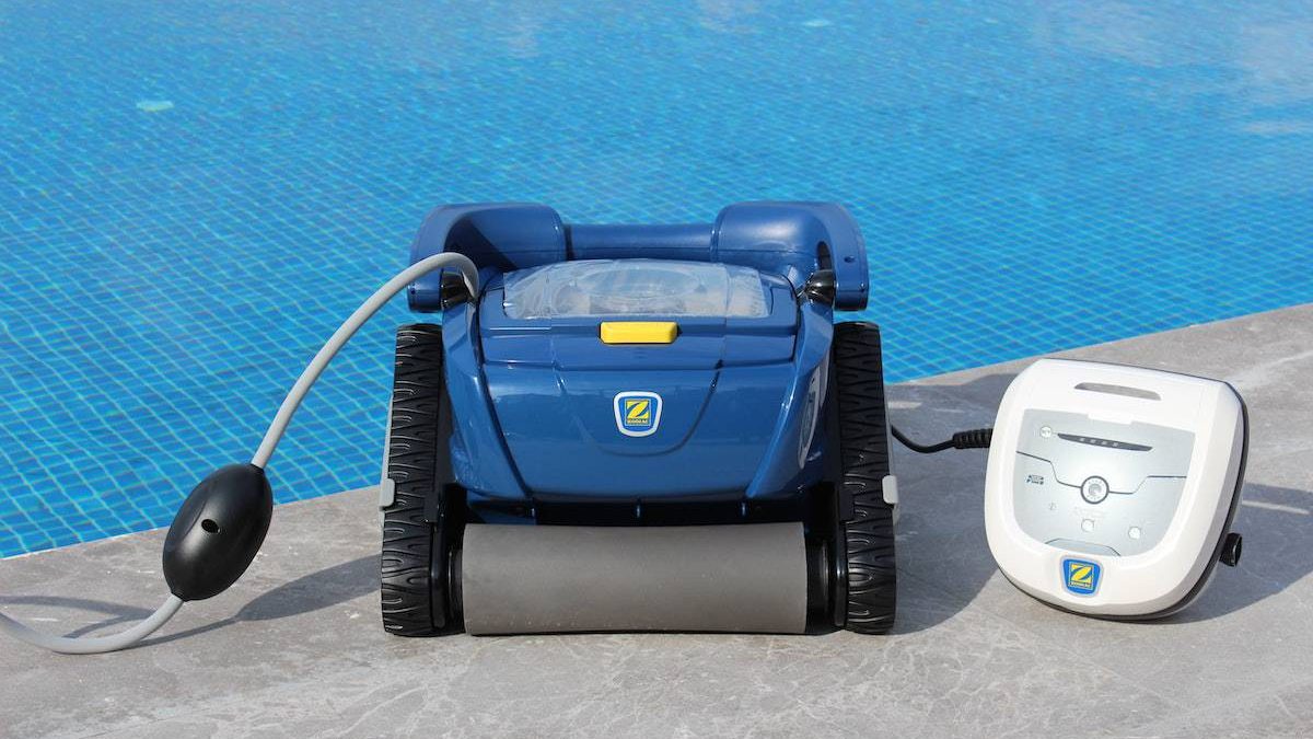 6 Reasons Why You Should Use a Robotic Pool Cleaner