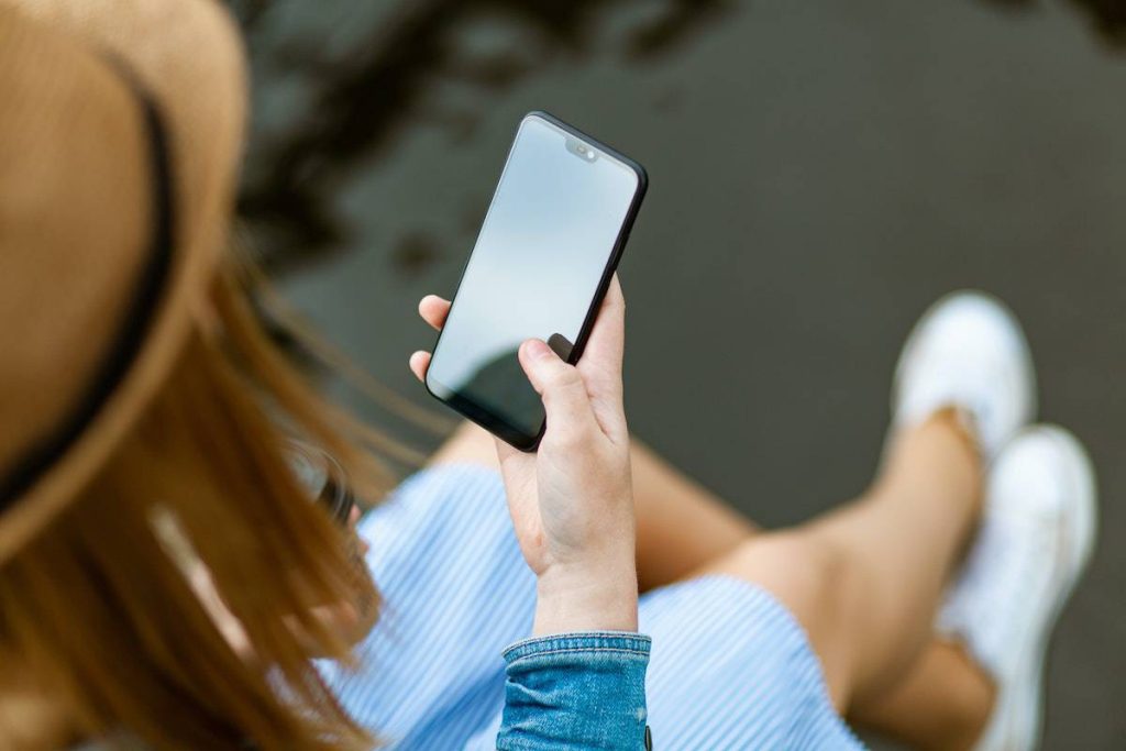 Using a chatbot to improve your website navigation