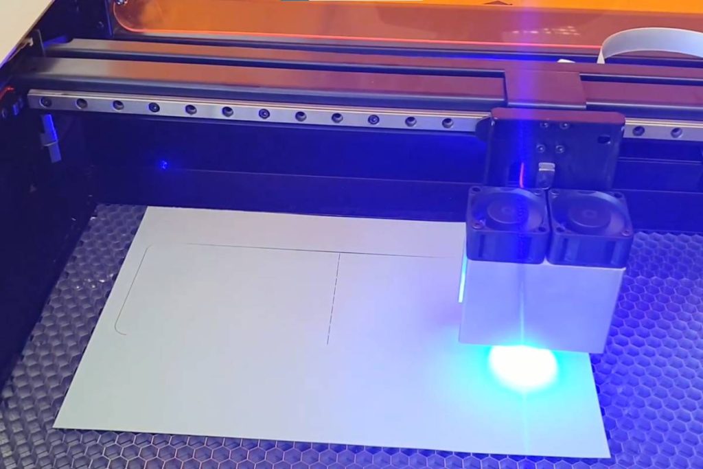 What Are the Advantages and Disadvantages of a Desktop Laser Cutter?