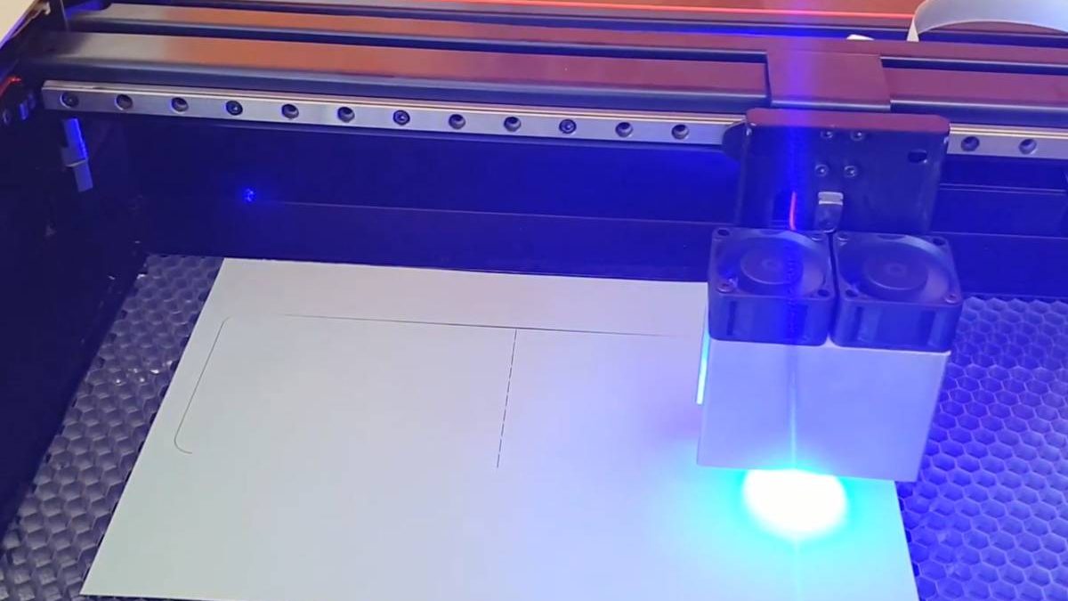 What Are the Advantages and Disadvantages of a Desktop Laser Cutter?
