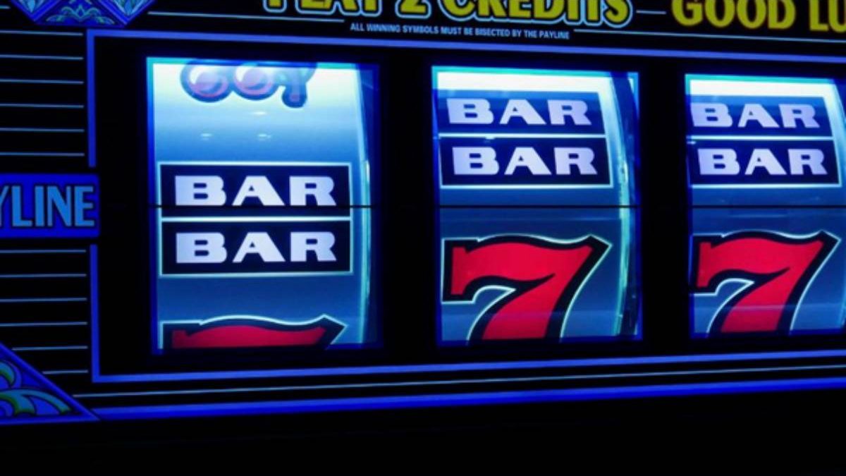 Mechanics of Slot Machines and How they Differ [2025]