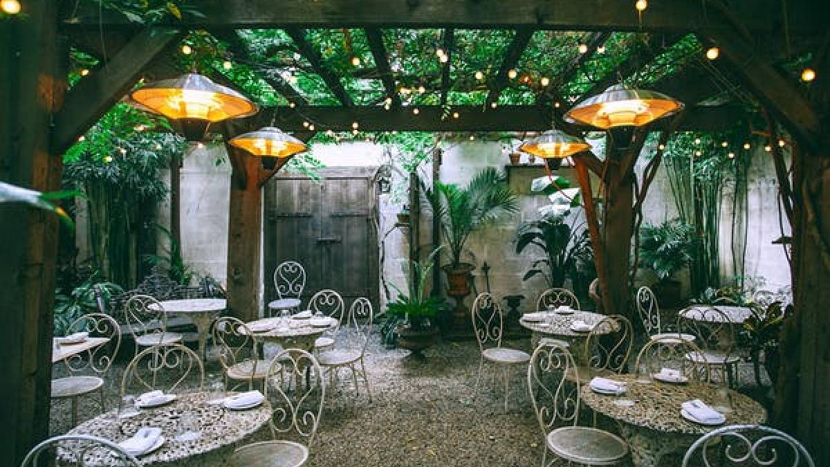 Designing The Perfect Outdoor Oasis With Restaurant Patio Seating