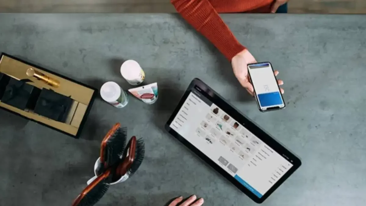 FinTech Software: Revolutionizing Financial Services [2025]