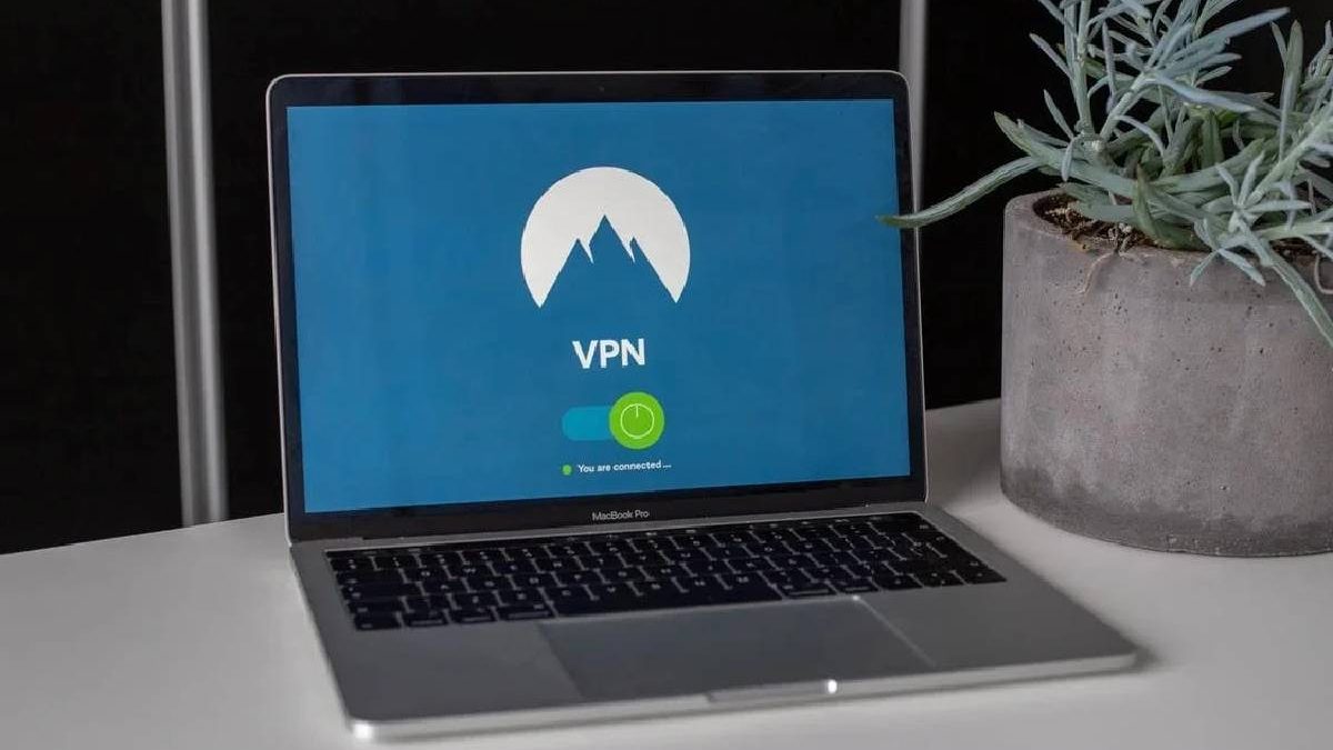 How to Use a VPN vs Residential Proxy For Your Tech Needs