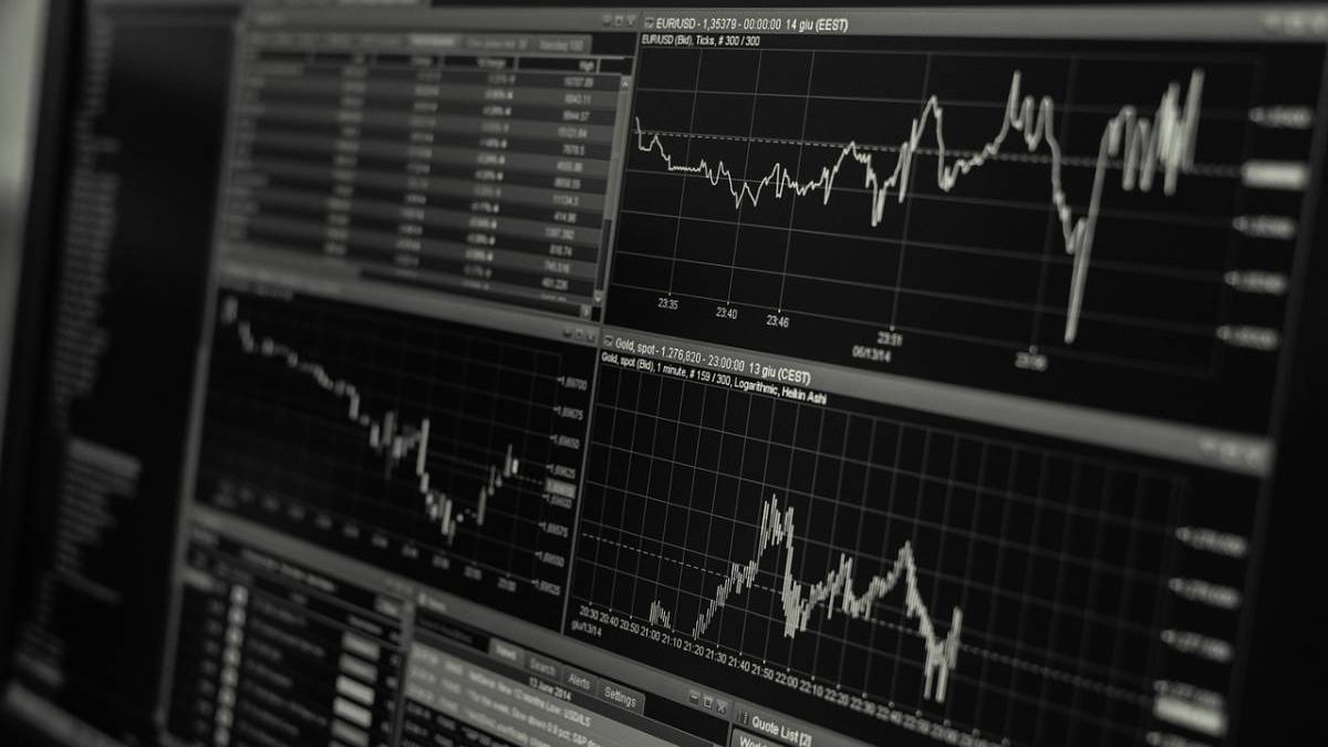 Leveraging Technology for Smarter Investing [2025]