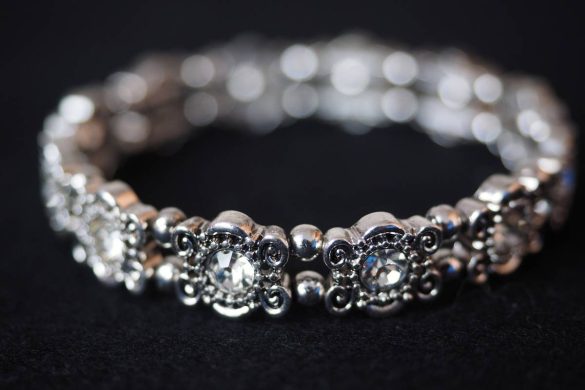 The Timeless Elegance of Diamond Bracelets and Bangles: A Radiant Accessory for Every Occasion