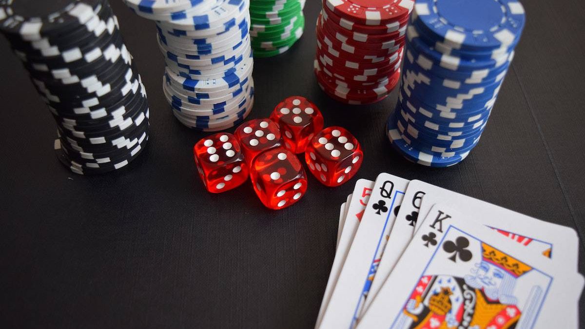 Mastering the Deck: Strategy Tips for Successful Online Poker Gameplay