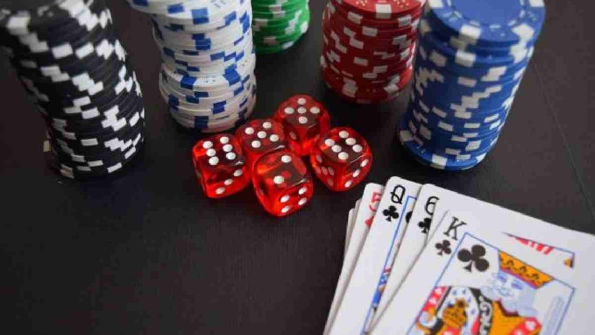 Mastering the Deck: Strategy Tips for Successful Online Poker Gameplay