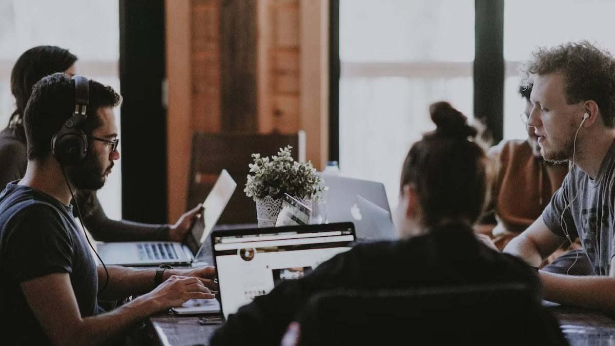 Technology Can Transform Employee Recognition [2025]