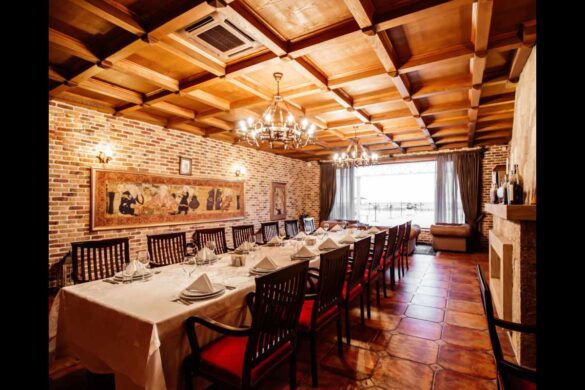 5 Styles For Decorating Your Restaurant With Wood Bar Stools