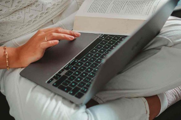 A Guide to Earning High Grades When Studying Online