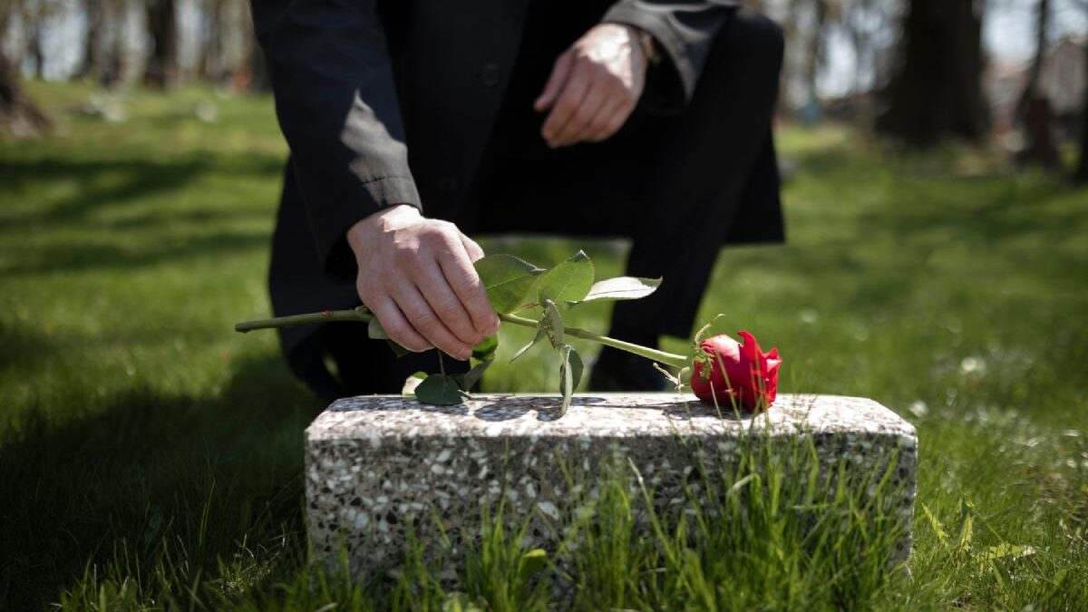 Personalizing a Funeral Service: Ideas for a Unique and Meaningful Tribute