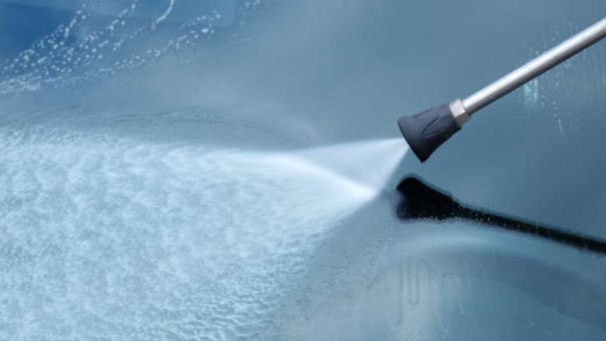 Giraffe Tools: Cleaning with Grandfalls Pressure Washers