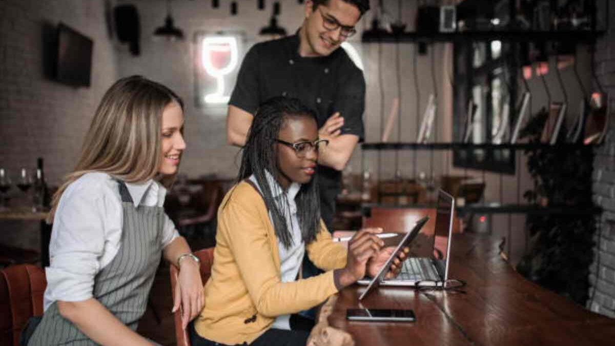 Restaurants Embracing Technology for Human Resources