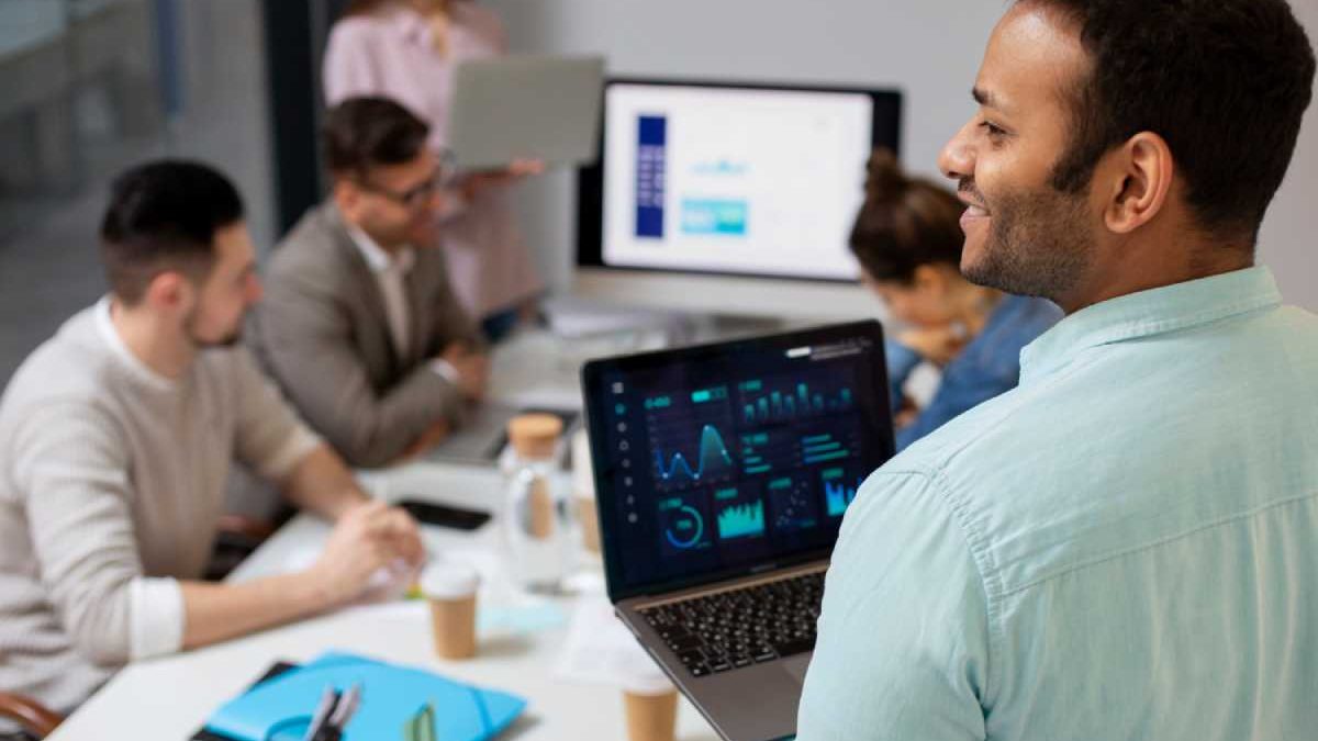 Top Reasons To Outsource Your IT Services in 2025