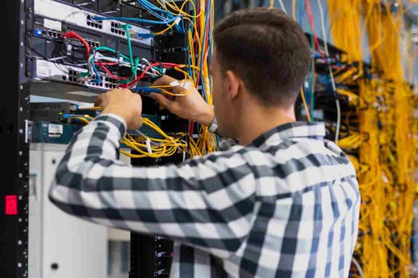 What is a Network Technician? - Definition, Functions and More