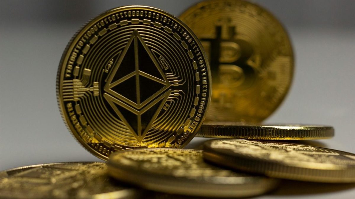 How does the ETH/BTC ratio work and why does it matter for crypto traders?