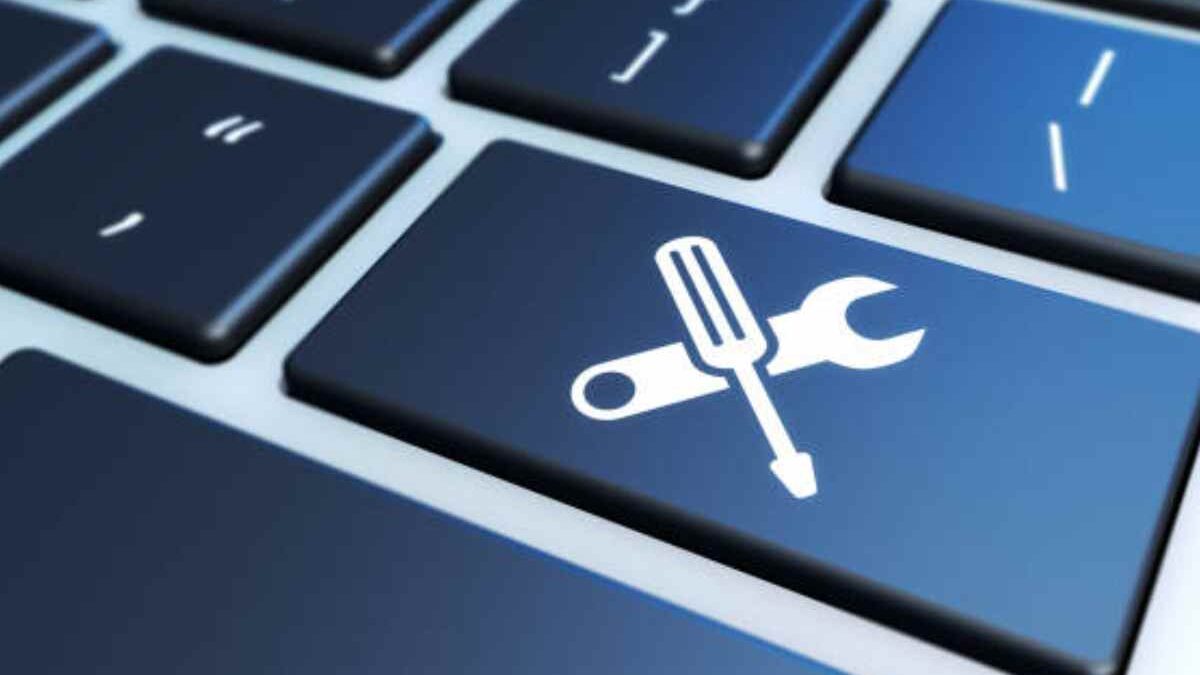 What is a Desktop Support Technician