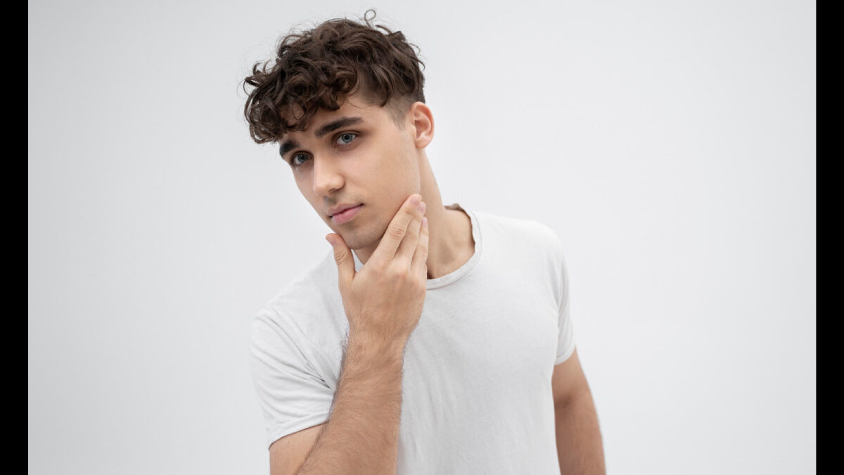 How to Shape Your Jawline to Look Younger and More Elegant