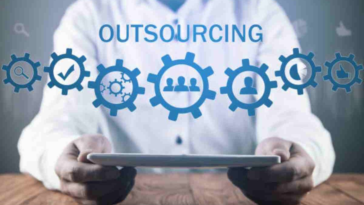 What Are The Benefits Of Outsourcing AR Recovery Services?