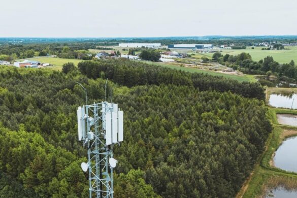 Fiber vs. Satellite: Which One’s Better for Rural Internet?