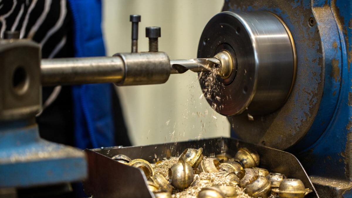 Surface Finish and Tolerance Control in CNC Grinding