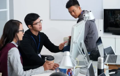 how ai improves employee experiences with smarter insights