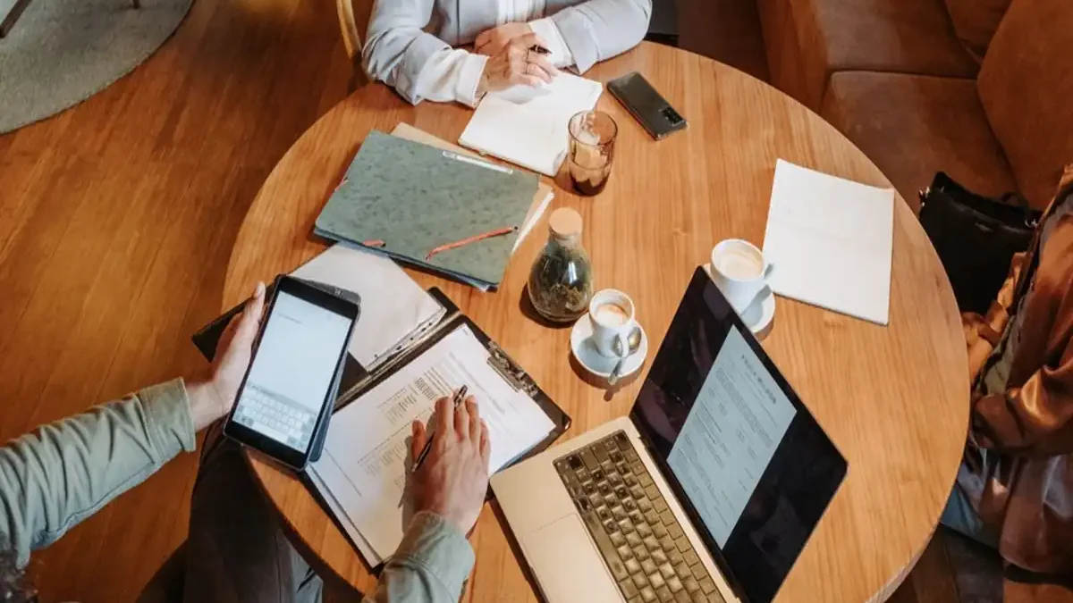 How to Build a Resume From Scratch Using AI (Updated Guide)